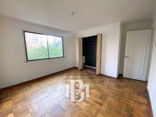 Casa En Venta De 3 Dorm. En Las Condes