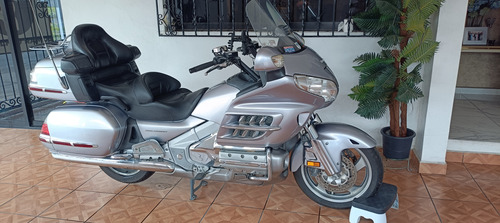 Preciosa Motocicleta , En Excelentes Condiciones , Llantas