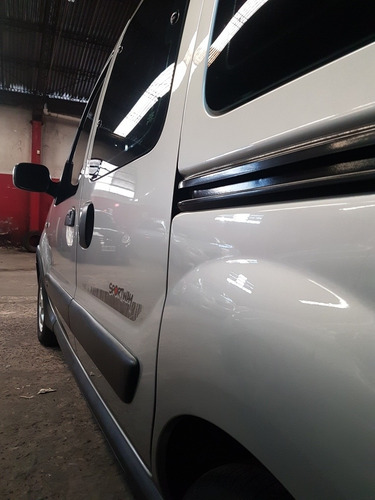 Imagen 5 de 9 de Renault Kangoo 2010 1.6 2 Sportway Abcp