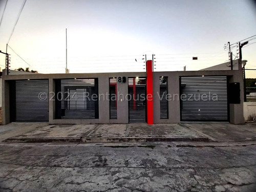 #gisselle Lobo Vende Espaciosa Casa En El Este De Barquisimeto, Completamente Amoblada, -2 4 1 4 9 5 6-  Con Vigilancia Privada 24/7, Gas Directo, Remodelada, Con Acabados De Primera.