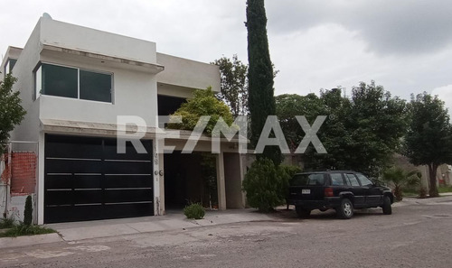 Casa En Venta En Condominio  Fuentes De Balvanera 