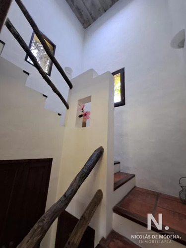 Casa A La Venta De 3 Dormitorios En Punta Del Este Con Un Magnífico Terreno De 1400 Mts2