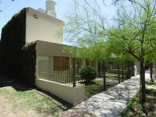 Imagen 2 de 22 de Casa En Venta Alto Alberdi 4 Dormitorios Apto Bancor