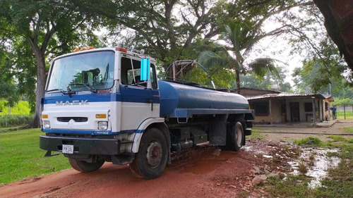 Imagen 2 de 3 de Servicio De Camiones Cisterna Agua Potable
