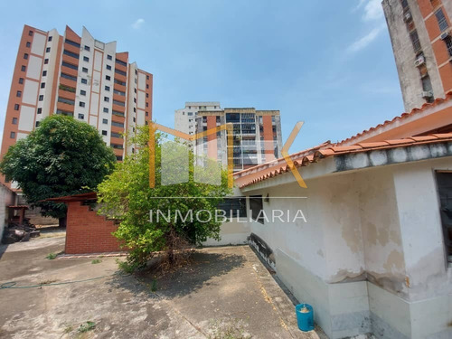 Imagen 9 de 13 de Mk Inmobiliaria Vende En La Urb. Los Caobos Av. Casanova Godoy / 04126968207