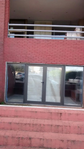 Imagen 3 de 14 de Local -zona Alberti Y Boulevard Maritimo-vista Al Mar