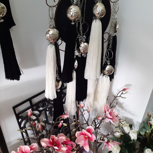 Borla Decorativa Con Medallón De Alpaca - Blanca