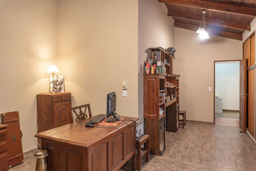 Casa 4 Ambientes Con Enorme Jardín En San Martín