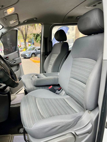 Hyundai Starex 2.4 12 Pasajeros Mt