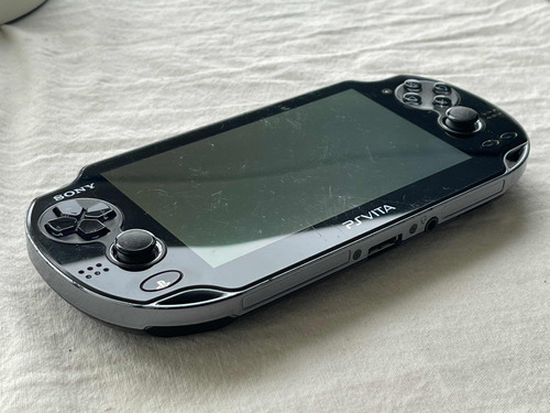 Playstation Vita Fat (oled) + Memoria 4 Gb + Cargador