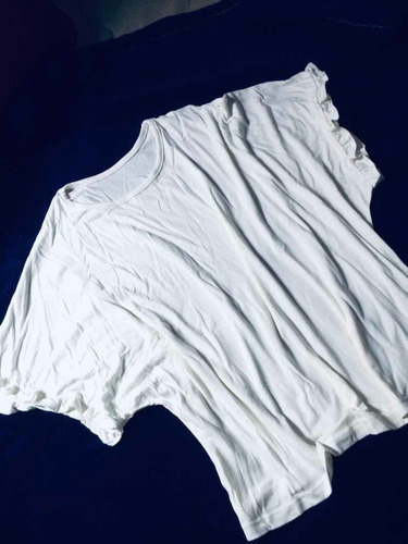 Remera De Dama Con Detalle En Las Mangas