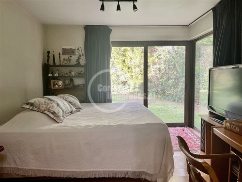 Casa En Venta De 5 Dorm. En Lo Barnechea, Sector Los Nogales