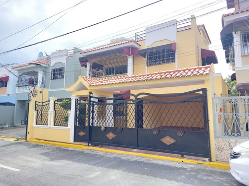 Vendo Hermosa Casa En Reparto Los Tres Ojos, Zona Oriental, Santo Domingo Este, Rep.dom