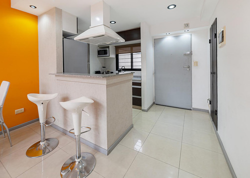 Venta Departamento De Dos Ambientes Con Patio En Flores