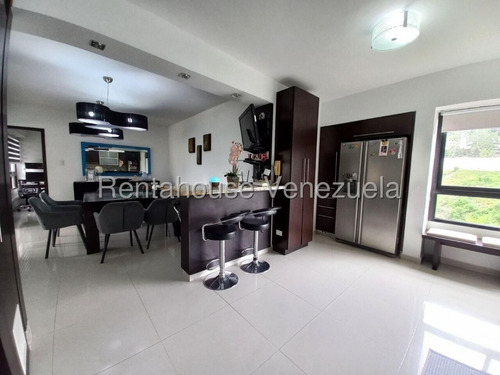 Maria E. Rentahouse Vende Lujoso Y Confortable Apartamento De 195m2 Con Bellas Areas Comunes Bien Reservadas Con Piscina, Caney Y Cancha Deportiva, En Colinas Del Turbio, Lara#25-23505*