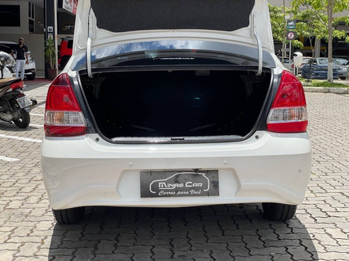 Toyota Etios 1.5 X Sedan 16v Flex 4p Automático