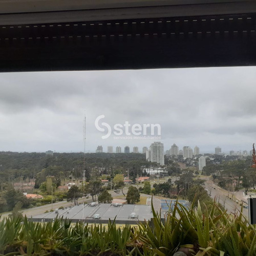 Imagen 10 de 15 de Piso Alto En Venta - Apartamento 3 Dormitorios Sobre Av. Roosevelt Punta Del Este