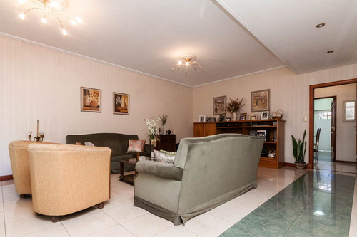 Hermoso Chalet De 5 Amb. En El Centro De Lanusita