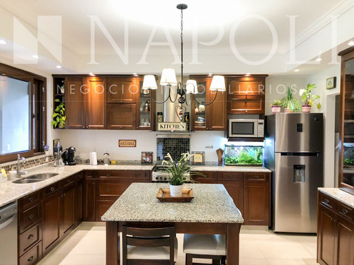 Casa 7 Ambientes O Mas En Saint Thomas, Canning