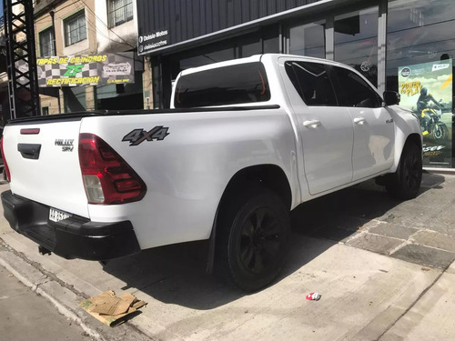 Imagen 4 de 24 de Toyota Hilux 2.8 Cd Srv 177cv 4x4 Mt2017
