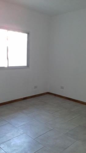Venta En Block. Local A Estrenar + 10 Deptos De 2 Y 3 Amb + 4 Cocheras. Ideal Inversor.