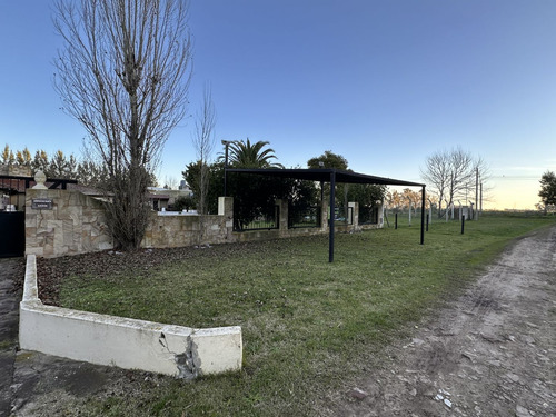 Casa En Venta Con Pileta De 3 Cuartos En Chascomus