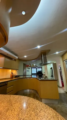 Casa En El Cafetal (5h/7b/4pe)