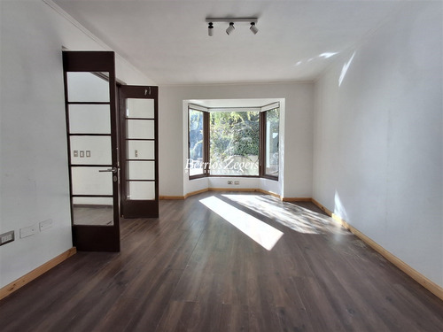 Casa En Venta De 4 Dorm. En Lo Barnechea Arrayan Rio
