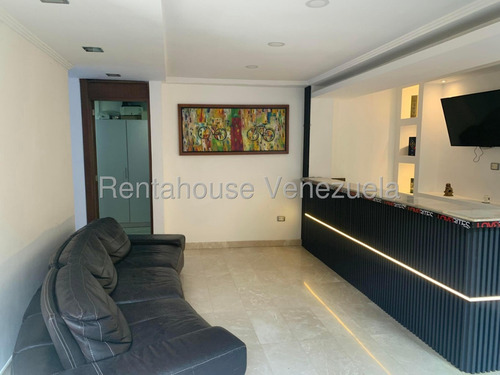 Buscas Una Quinta Donde Puedas Compartir Momentos Con Tus Familiares Y Amigos? Aqui La Tienes,moderna, Calle Cerrada Vigilancia Privada,amplia Y Bella Cocina Para Disfrutarla. Está En Alto Hatillo