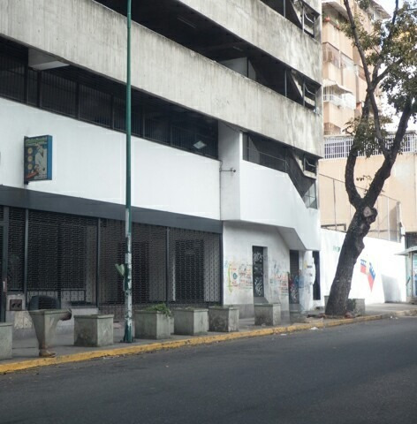 Tres Locales Comerciales En Venta Quinta Crespo 1.150 Mts2 Ml02 