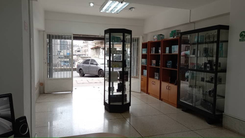 Imagen 9 de 17 de Local En Av. Fuerzas Armadas