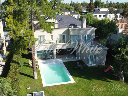Imagen 1 de 30 de Venta - Casa En Saint Thomas Este
