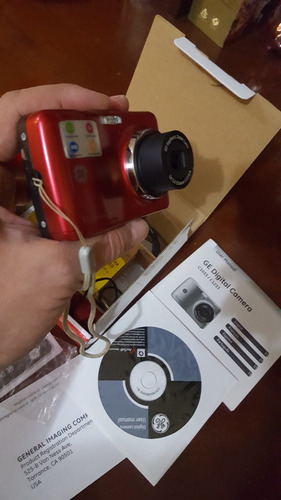Camera Digital LG 12.1 Megapixle Vermelha