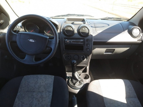 Imagem 6 de 11 de Ford Fiesta Sedan 1.0 4p Flex 2008