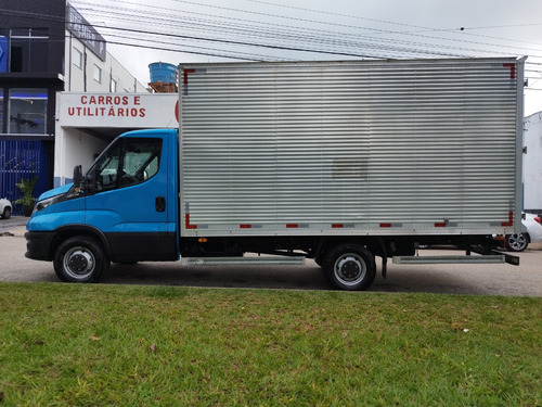 Iveco Daily 35.150 + Baú (cnh B)