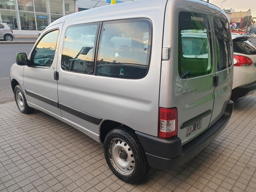 Imagen 12 de 14 de Peugeot Partner 2015 1.4 Furgon Confort 5as