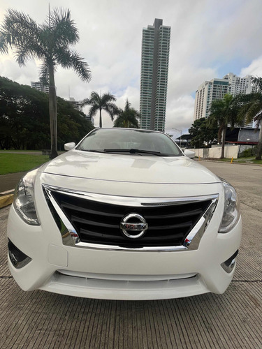 Imagen 3 de 4 de Nissan Versa Sense