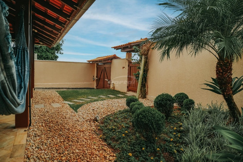 Casa Ampla Na Itoupava Norte, Com 3 Dormitórios Sendo Uma Suite, Sala De Jantar Sala De Estar Sala De Tv Com Lareira, Lavabo, Cozinha, Ampla Área De Lazer Com Piscina.aceita Apto De Menor Valor Na Ne