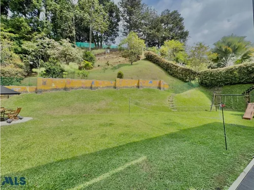 Hermosa Casa Con Energía Solar En Una Ubicación ...(mls#253904)