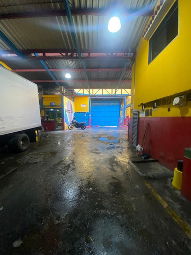 En Alquiler / Venta Edificio Industrial Con Deposito (galpón); Ubicado En Una Excelente Zona Comercial Y Residencial Cercana A La Autopista Y A La Zona Comercial De Catia. (r.o)