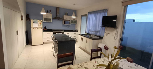 En Venta Casa Muy Amplia En El Refugio
