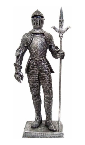 Estatua Soldado Medieval Com Lança E Armadura Gigante