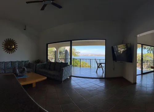 Casa En Venta En Teques Frente Al Lago