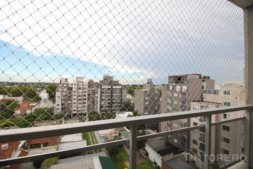 Departamento En Venta De 4 Ambientes Con Balcón Aterrazado Y 3 Cocheras Cubiertas En Morón.