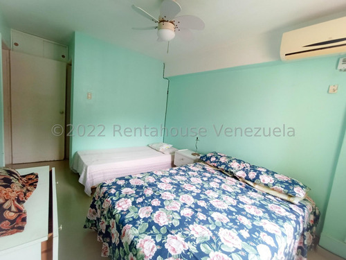 Apartamento En Venta Macuto #23-10062 Johana Blanco