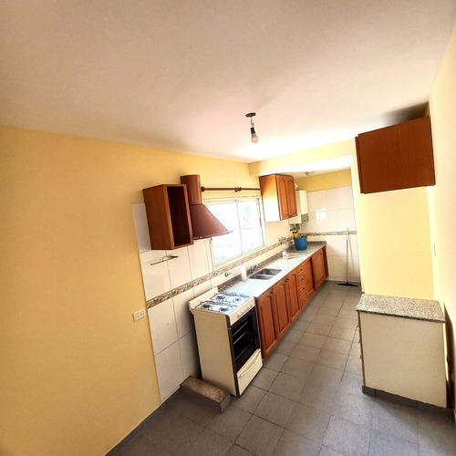 Departamento En Semi Piso 3 Ambientes, Calefacción Y Aa