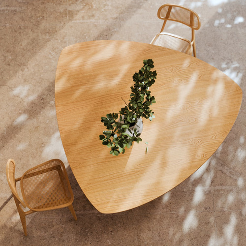 Mesa De Jantar Com Formato Triangular Moderno Cinamomo