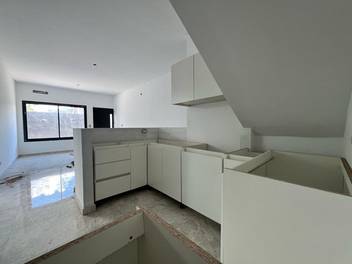 Venta Duplex 2 Amb Con Terraza Y Cochera. Financia