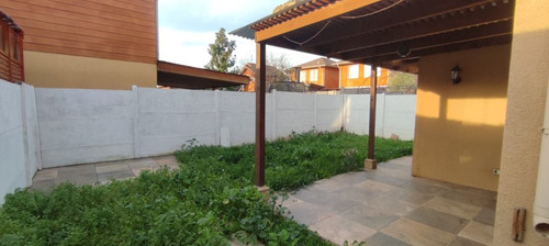 Hermosa Casa En Condominio Con Areas Verdes