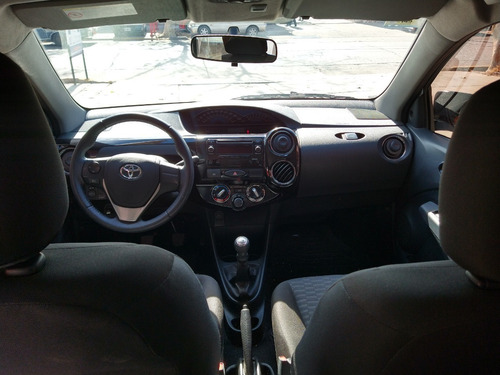 Imagen 9 de 10 de Toyota Etios Xls 4p 2015
